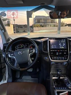 تۆیۆتا لاند کروزەر